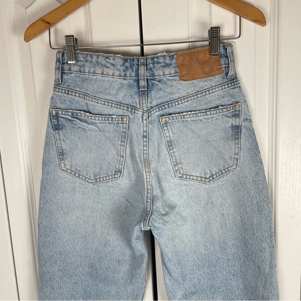 Zara Straight Leg Jeans Women’s 2 Blue Light Wash Button Fly Distressed Fringed - Picture 8 of 16